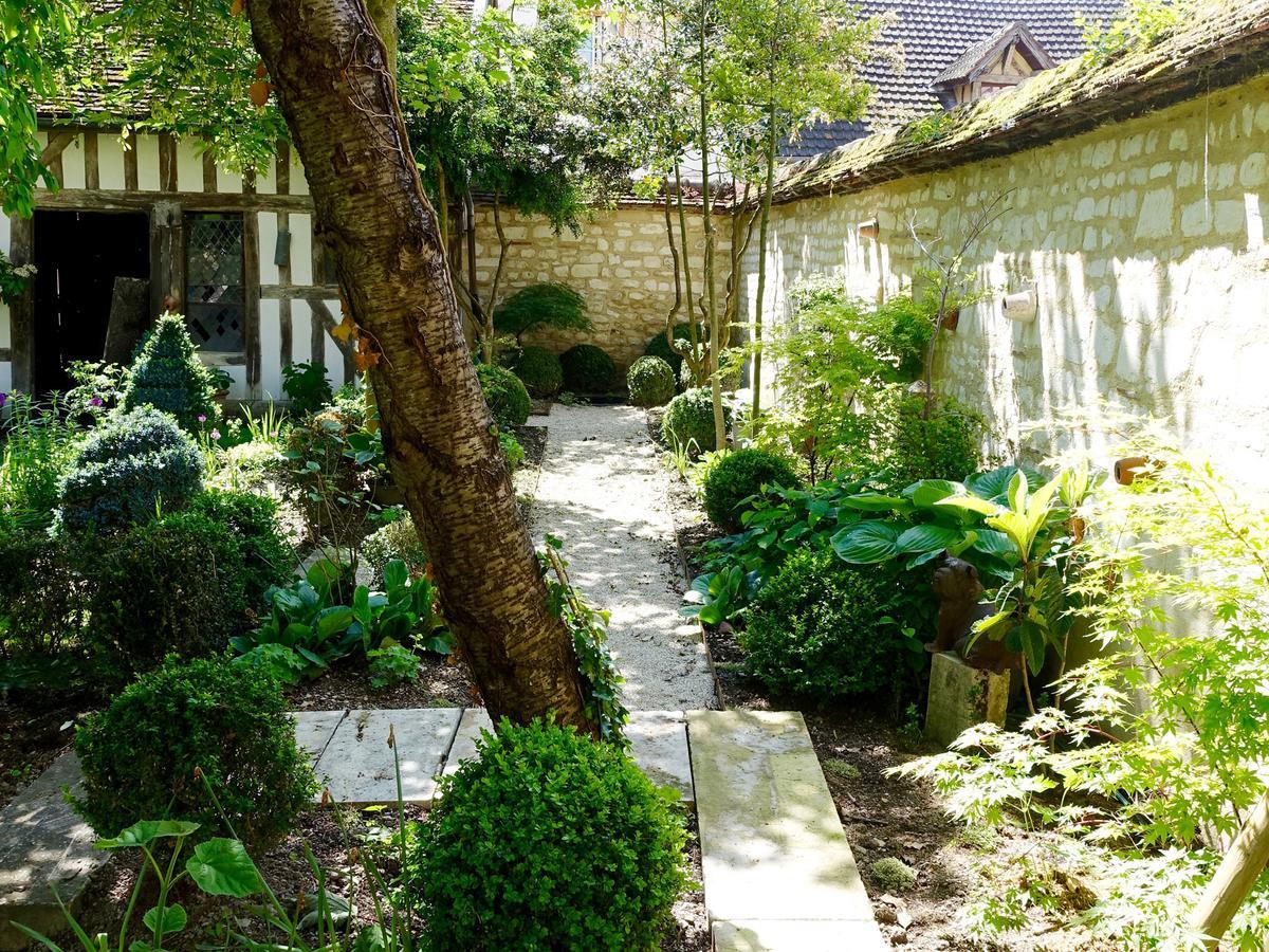 Le Jardin De La Cathedrale Bed and Breakfast Troyes Exteriör bild