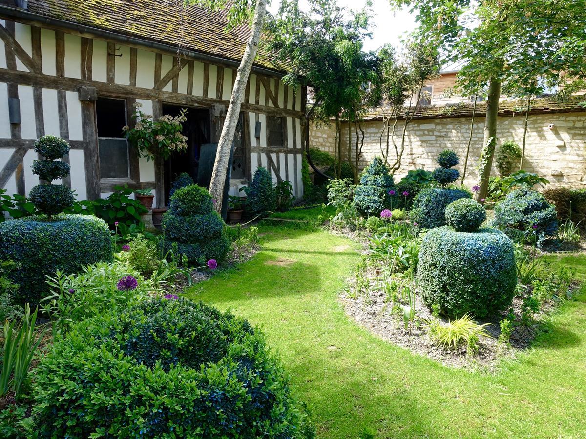Le Jardin De La Cathedrale Bed and Breakfast Troyes Exteriör bild