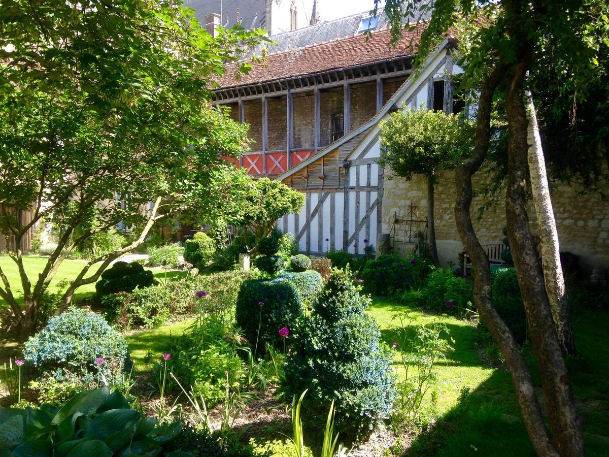 Le Jardin De La Cathedrale Bed and Breakfast Troyes Exteriör bild